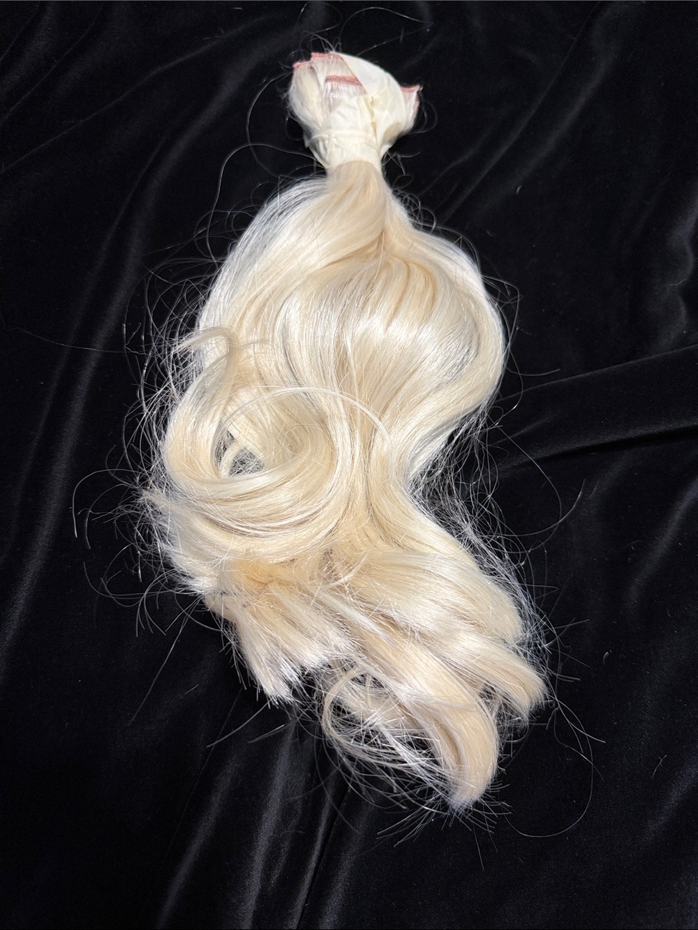Soft Platinum Blonde Wavy Hair Extension Bundle